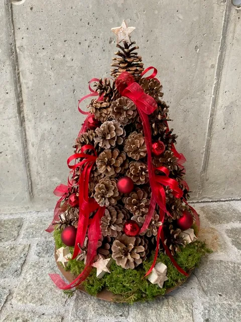 Blumenkorb mit gemischten Schnittblumen