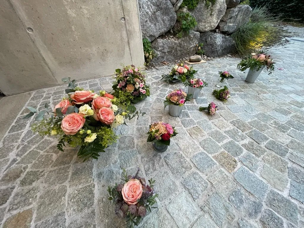 Blumendekoration für Geburtstagsfest
