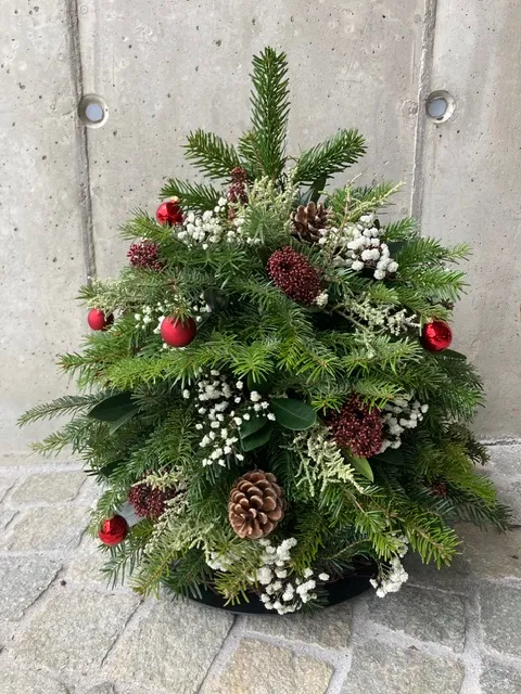 Romantisches Arrangement mit Gartenrosen